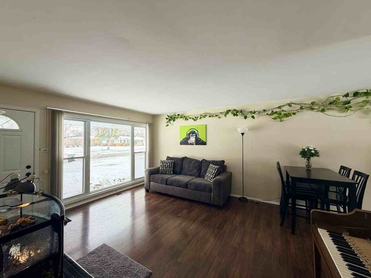 635 Morton St - Photo 4 of 13