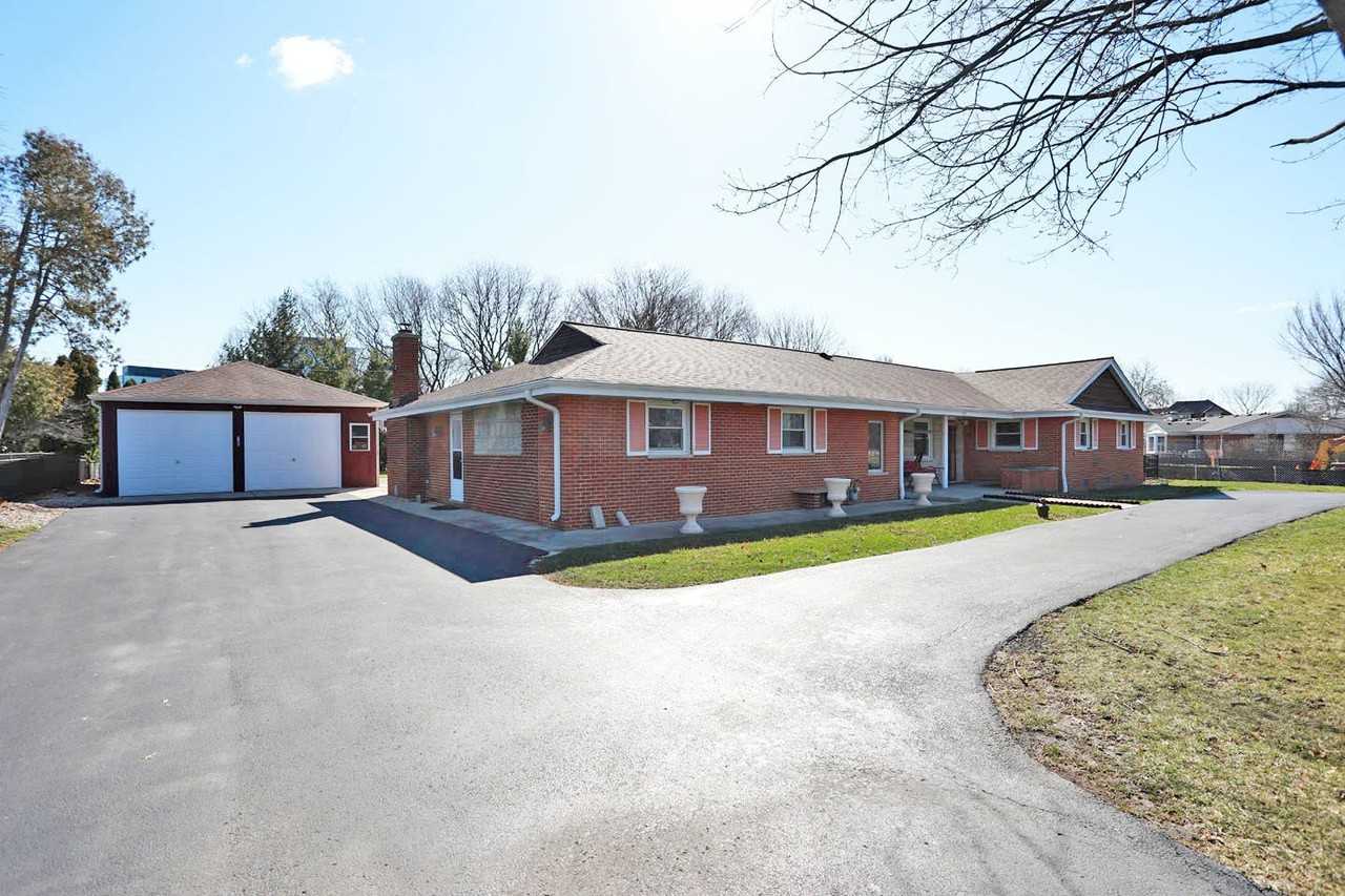 409 Lexington Dr - Photo 3 of 36