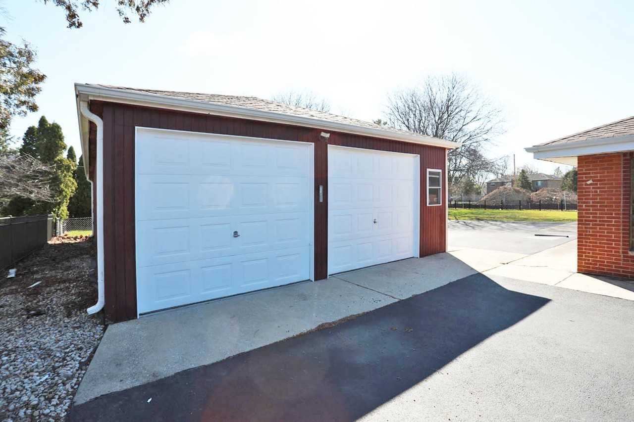 409 Lexington Dr - Photo 4 of 36