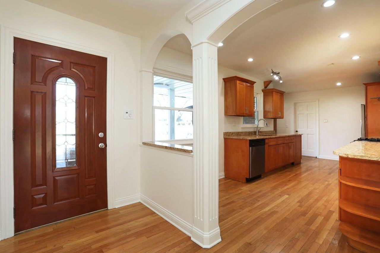 409 Lexington Dr - Photo 5 of 36