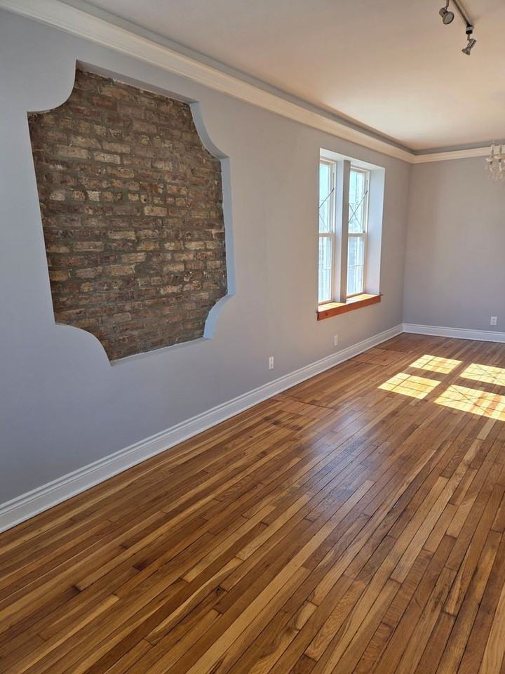 844 N Harding Ave Unit 1 - Photo 3 of 12