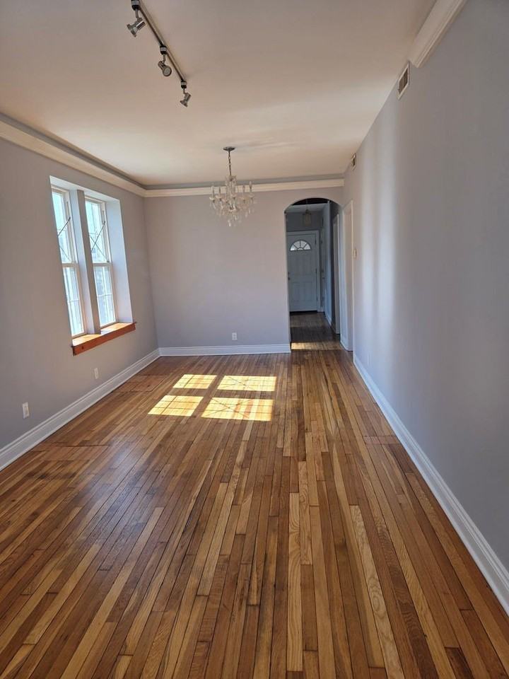 844 N Harding Ave Unit 1 - Photo 4 of 12