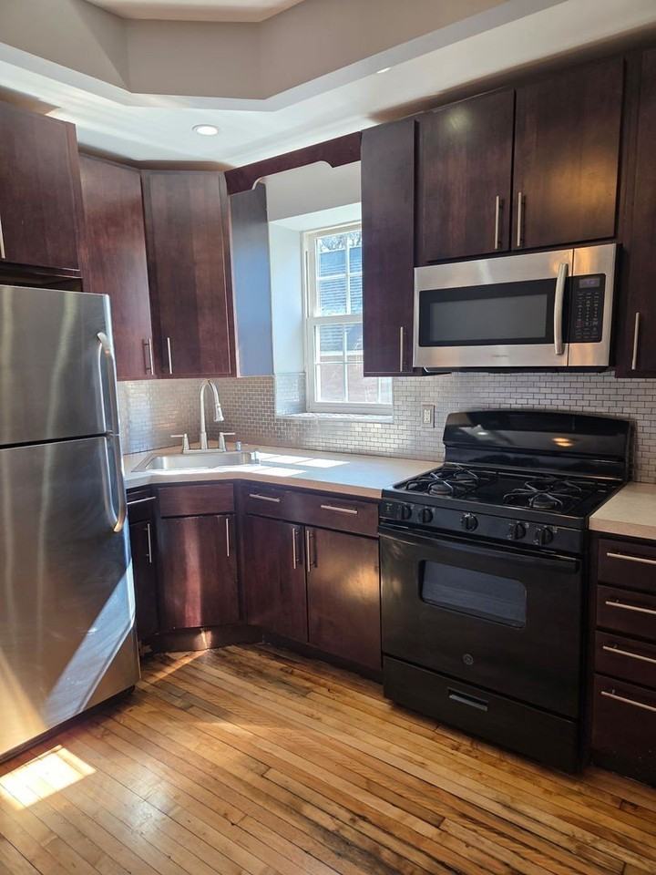 844 N Harding Ave Unit 1 - Photo 5 of 12