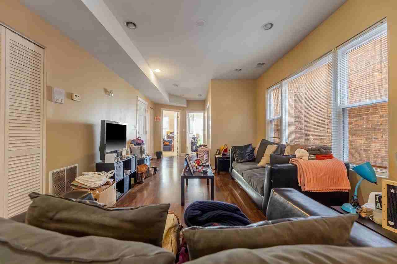8010 S Michigan Ave Apt 2 - Photo 3 of 15