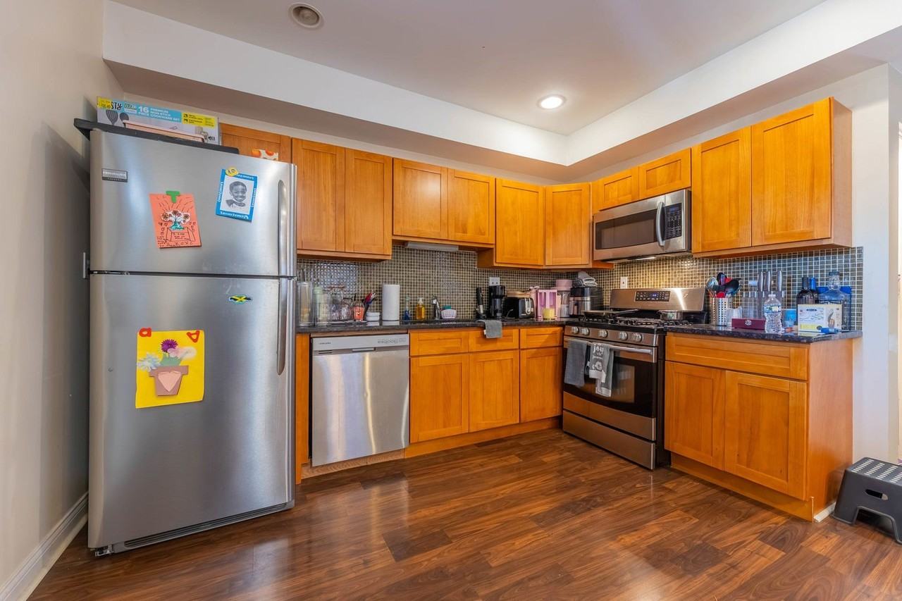 8010 S Michigan Ave Apt 2 - Photo 7 of 15