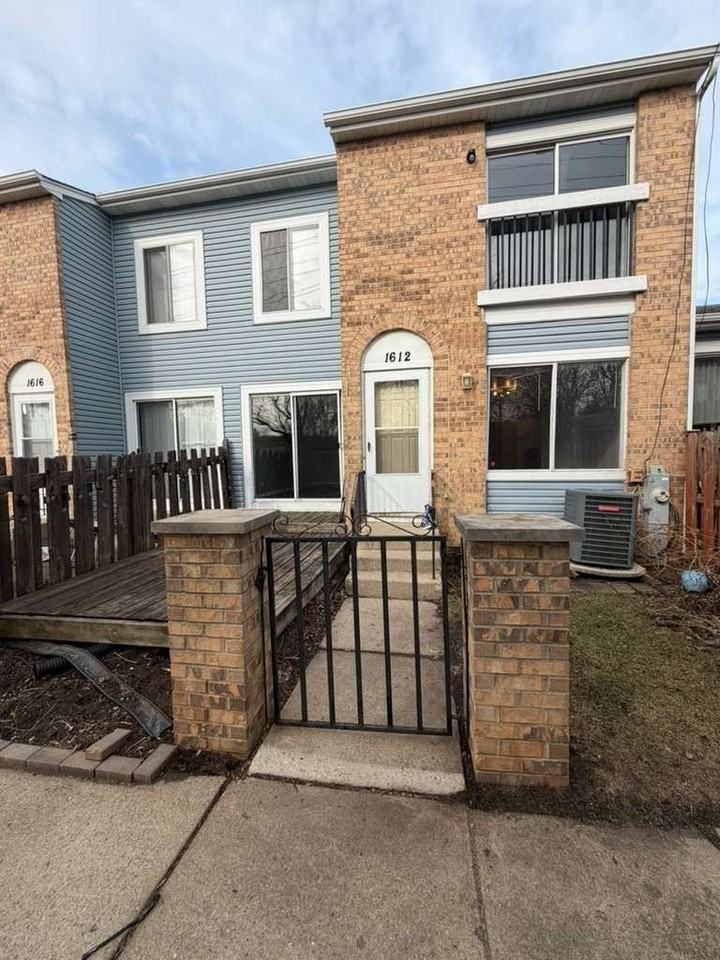 1612 Islandview Ct - Photo 2 of 21