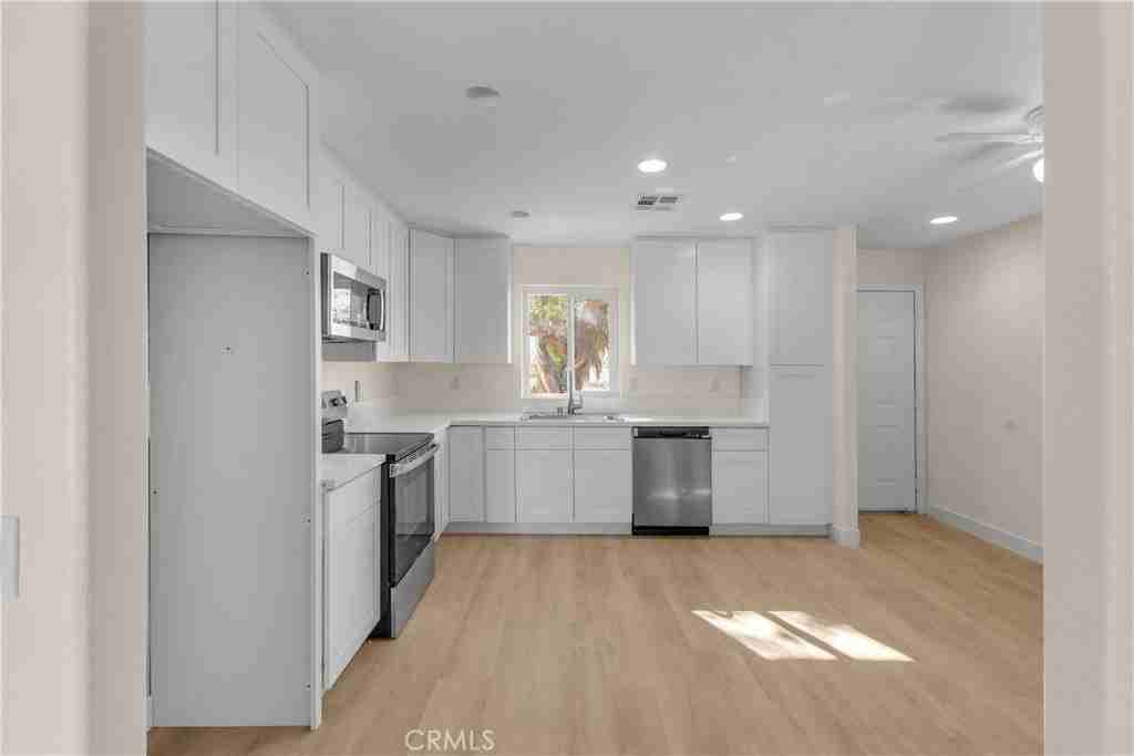 1341 Beach Club Dr - Photo 7 of 40