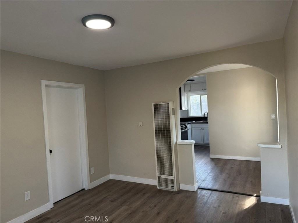 1222 Hardt St - Photo 4 of 23