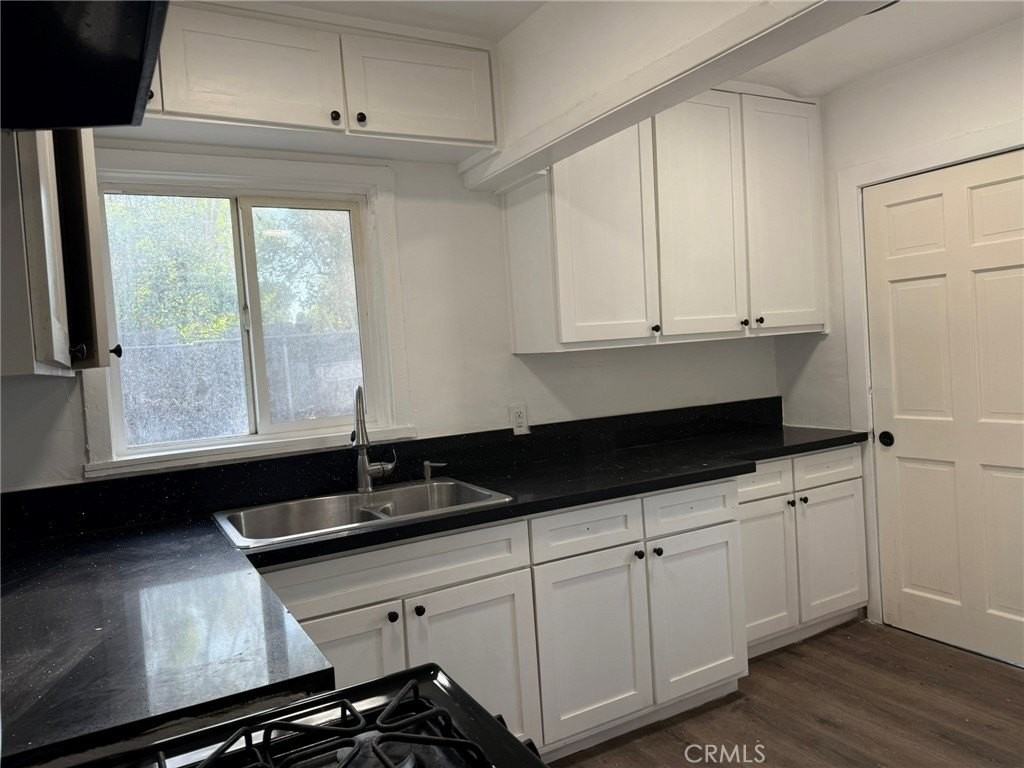 1222 Hardt St - Photo 7 of 23