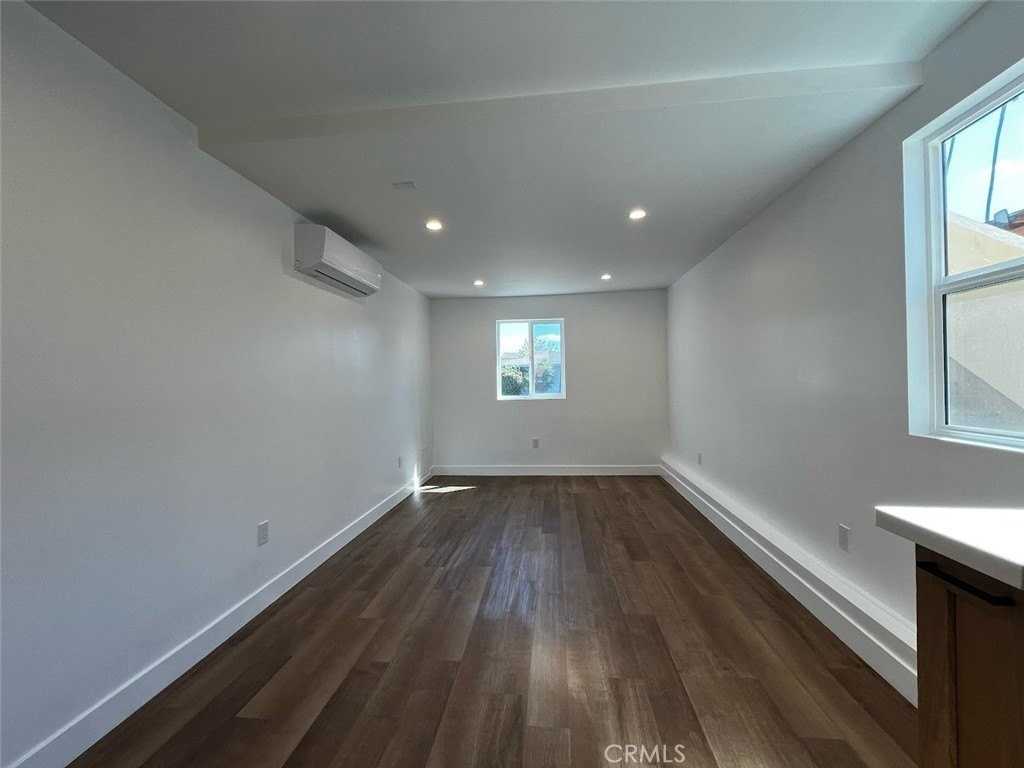 2203 W 73rd St - Photo 4 of 11