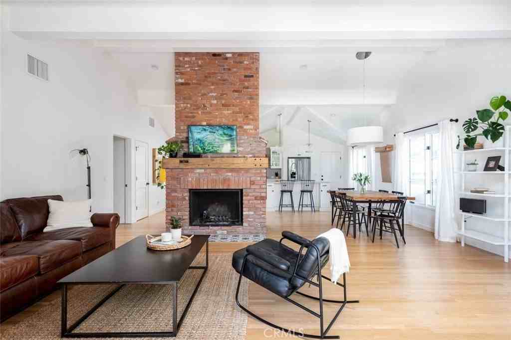 420 Cabrillo St - Photo 7 of 28