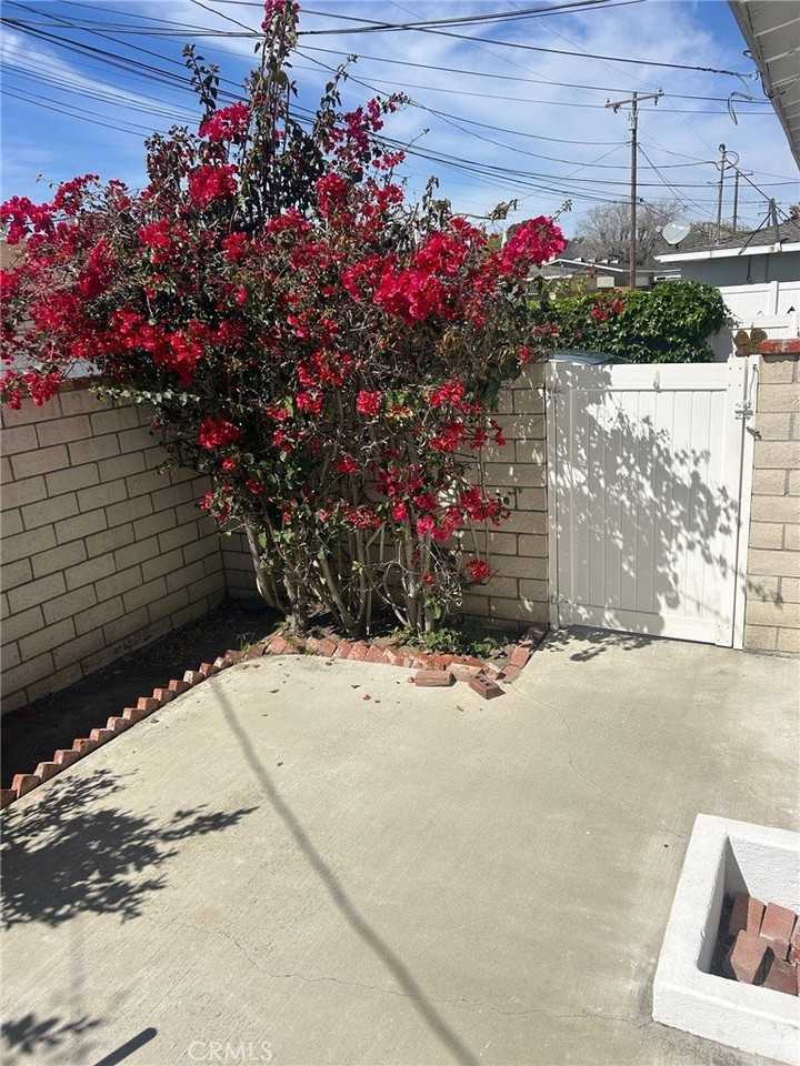 337 Broadway - Photo 3 of 3