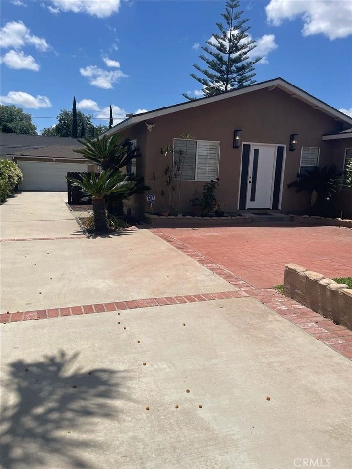 408 E Elm St - Photo 2 of 19