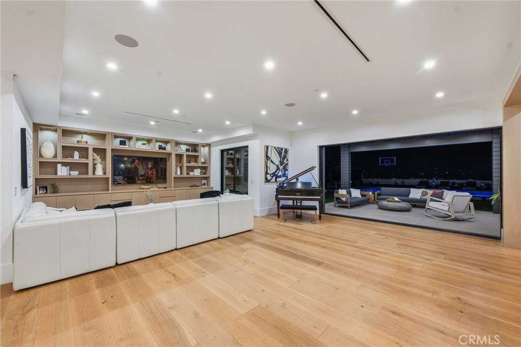 16657 Oldham St - Photo 3 of 12