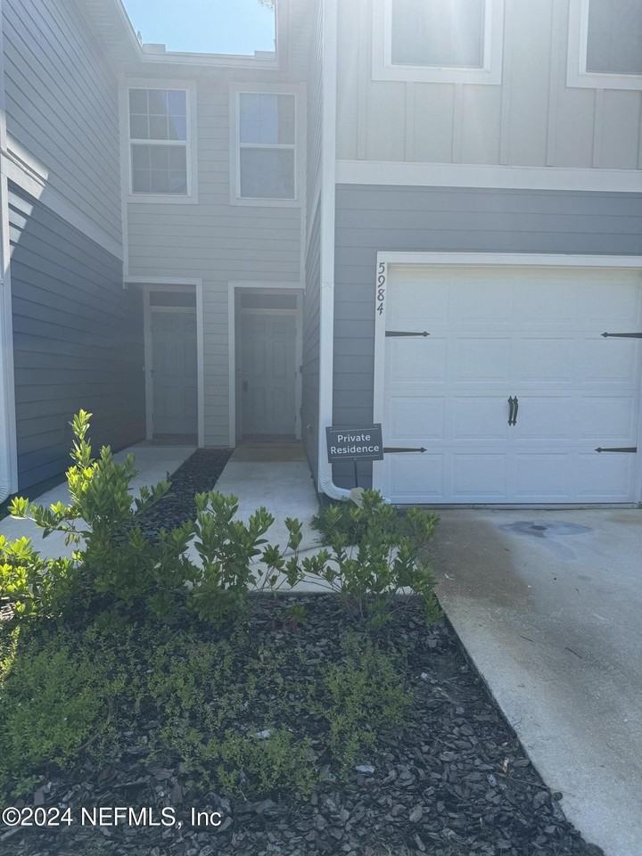 5984 Creekside Crossing Dr - Photo 2 of 17