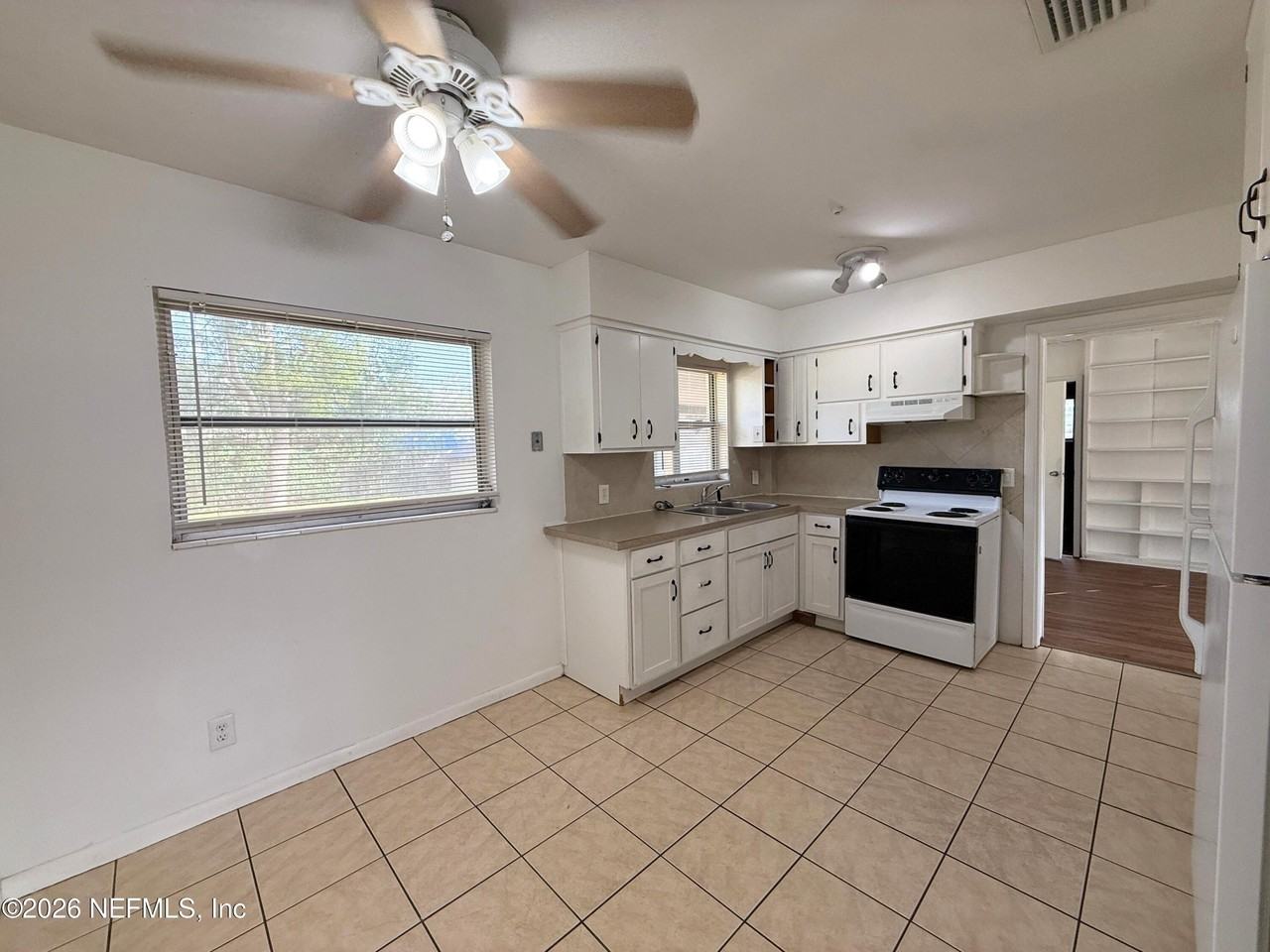 7609 Tacony Dr - Photo 5 of 19