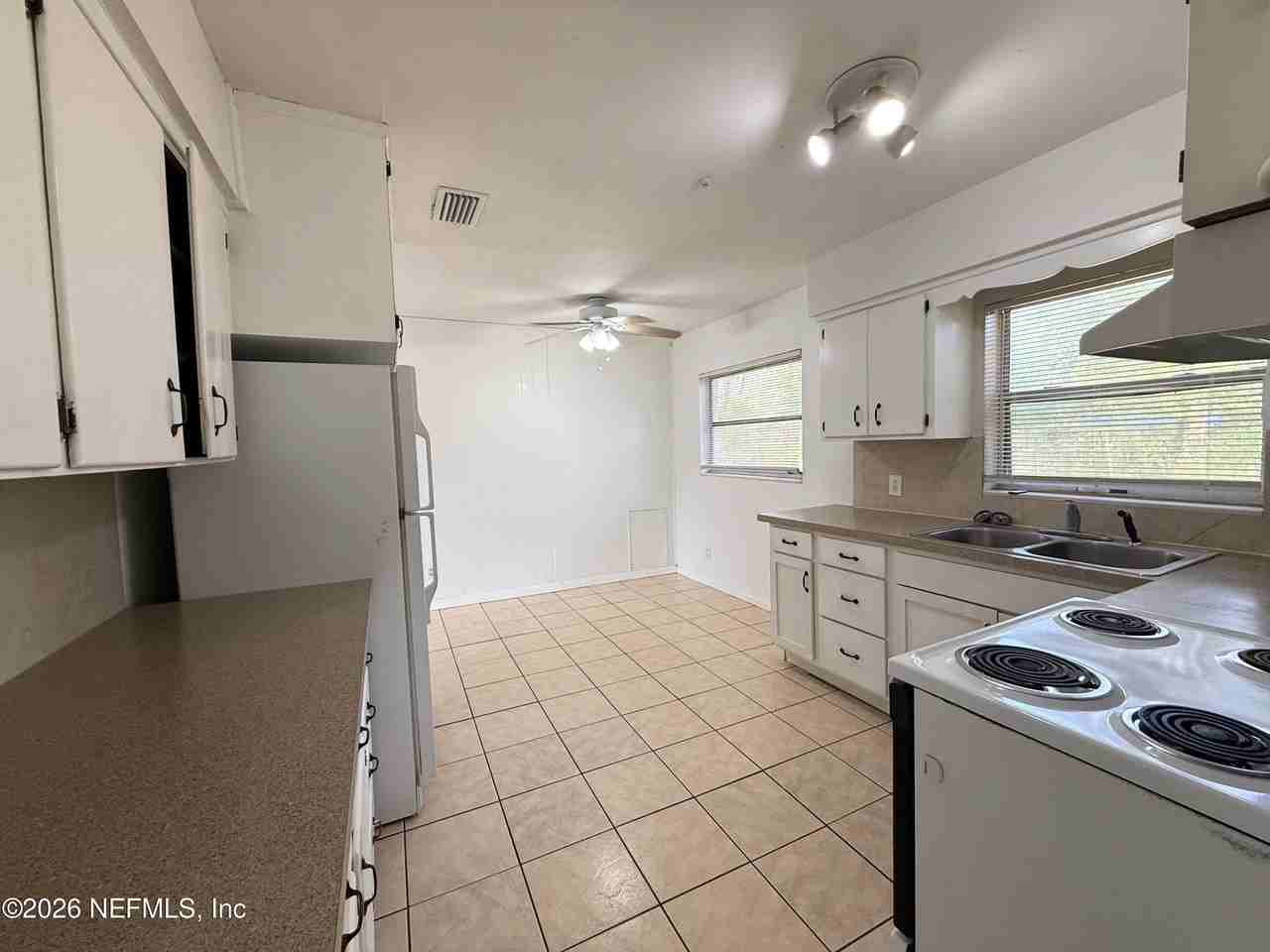 7609 Tacony Dr - Photo 6 of 19