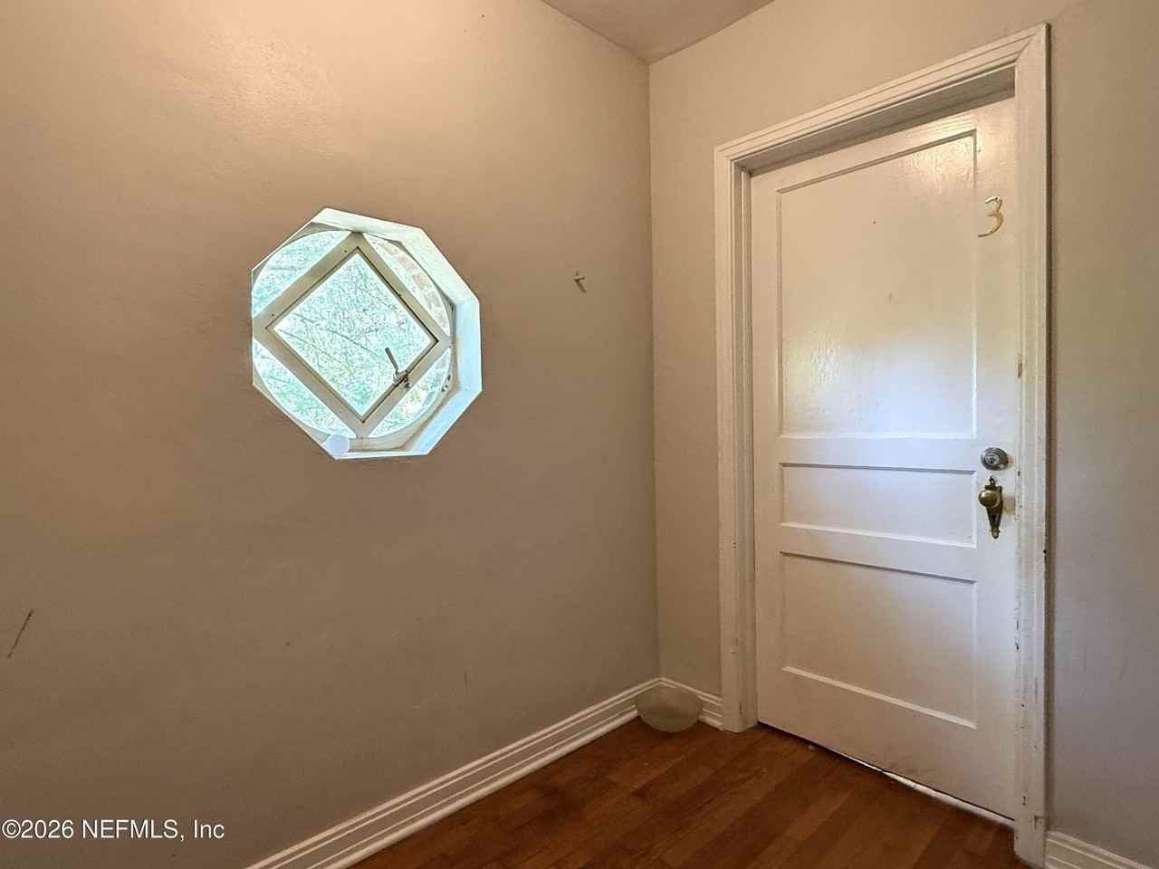 1557 Ingleside Ave Apt 3 - Photo 3 of 11