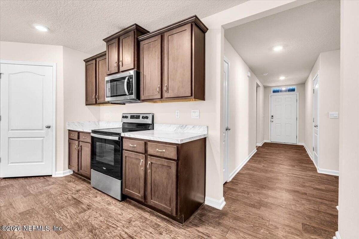 2262 Willow Springs Dr - Photo 3 of 34