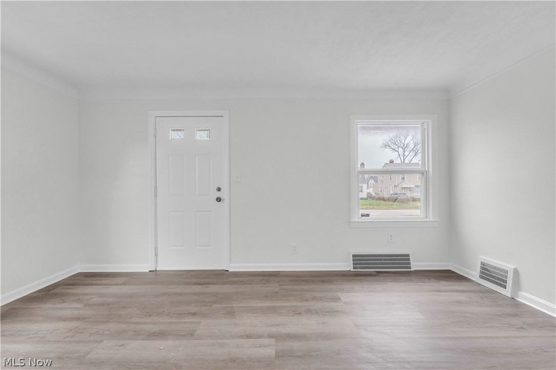 1511 E 196th St - Photo 3 of 26