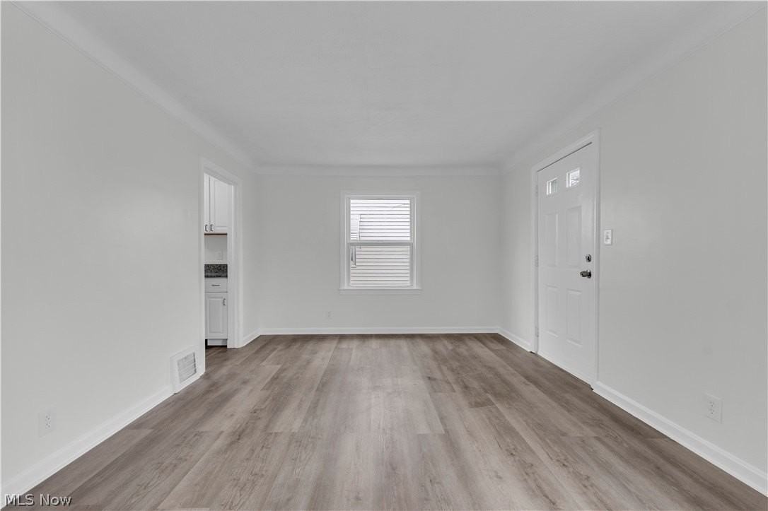 1511 E 196th St - Photo 4 of 26