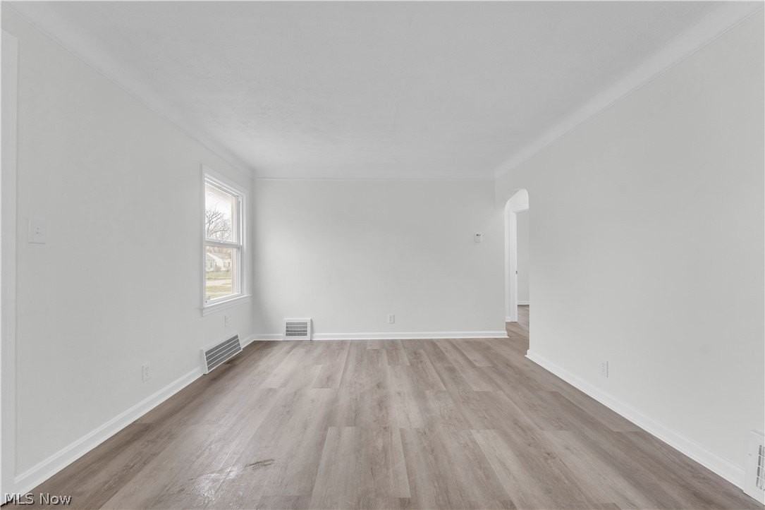 1511 E 196th St - Photo 5 of 26