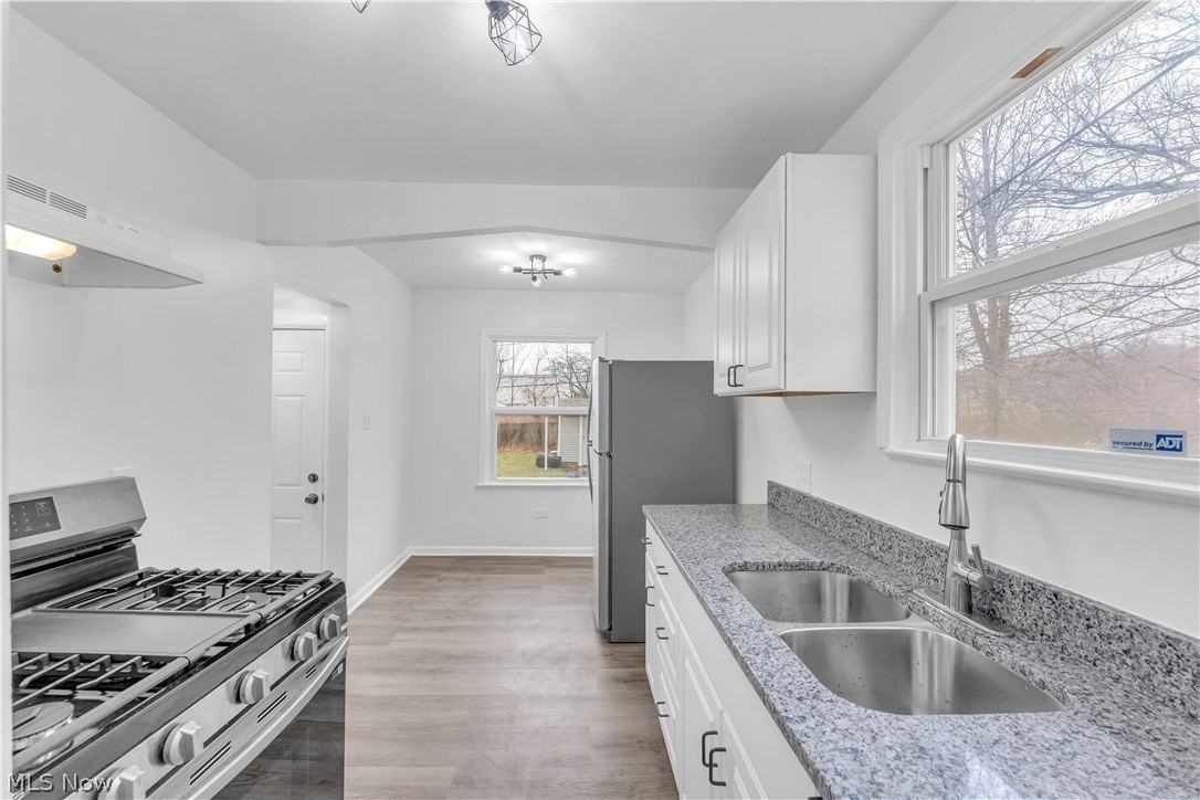 1511 E 196th St - Photo 6 of 26