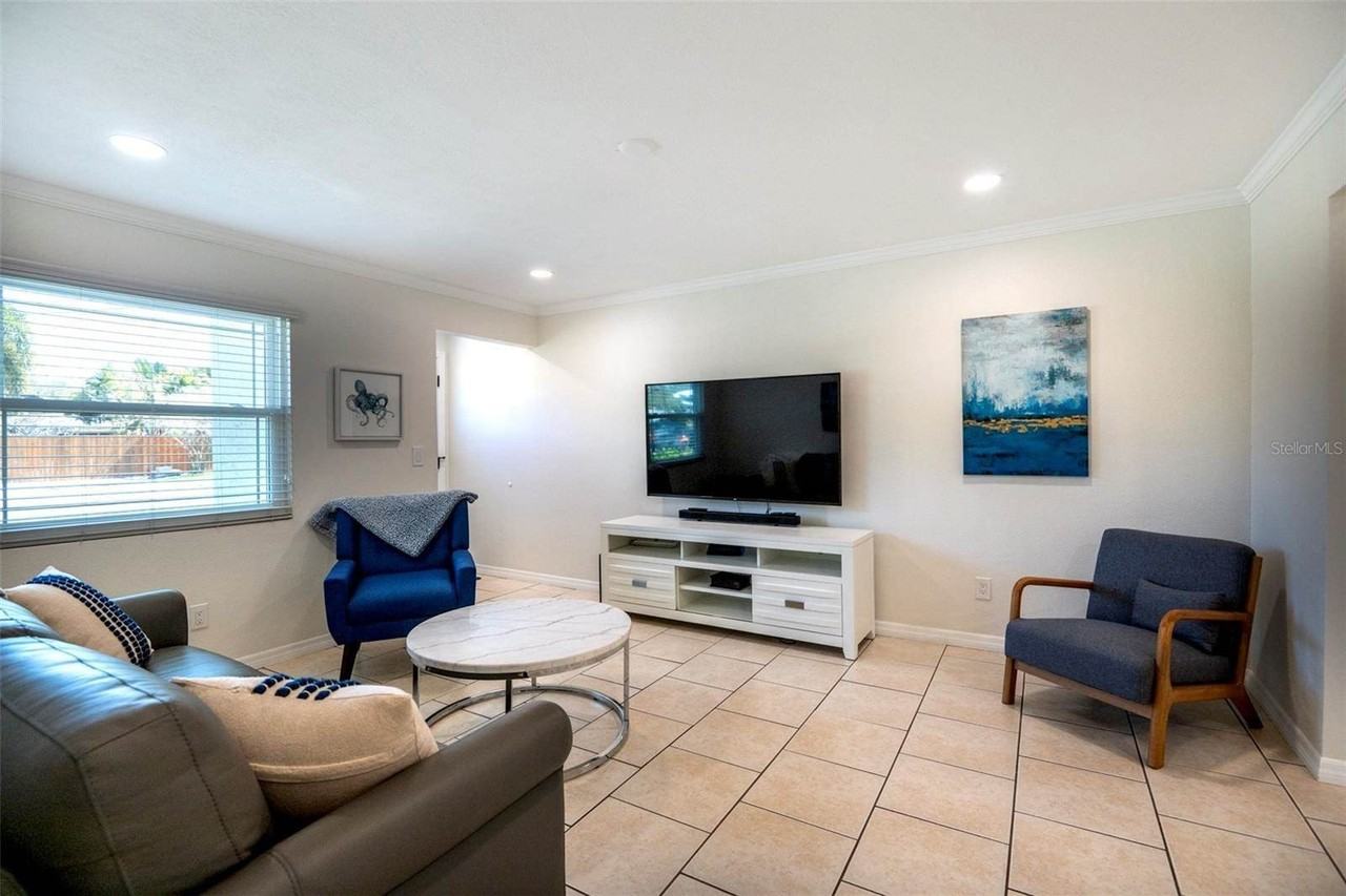 569 Bamboo Dr S - Photo 6 of 32