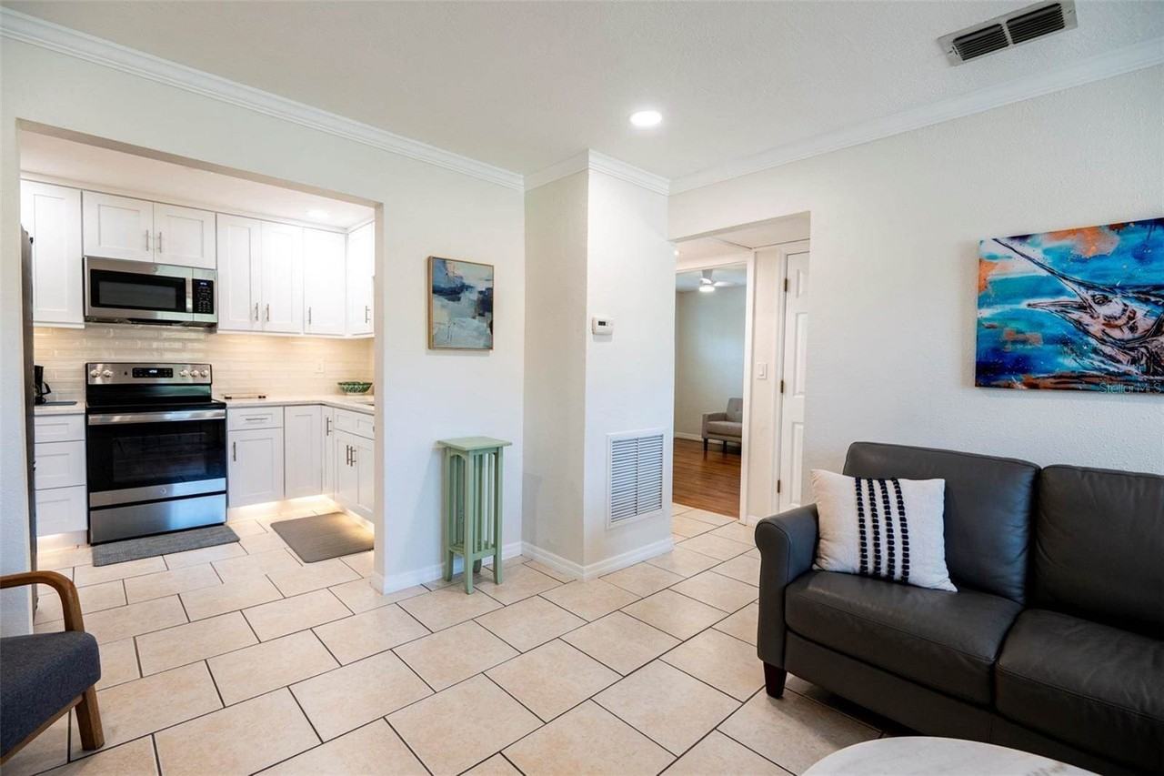 569 Bamboo Dr S - Photo 7 of 32