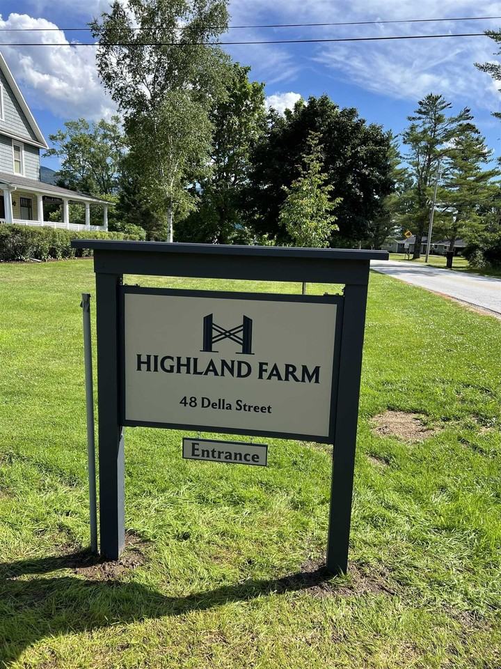 48 Della St - Photo 2 of 15