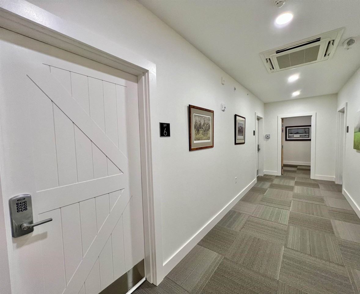 48 Della St - Photo 4 of 15