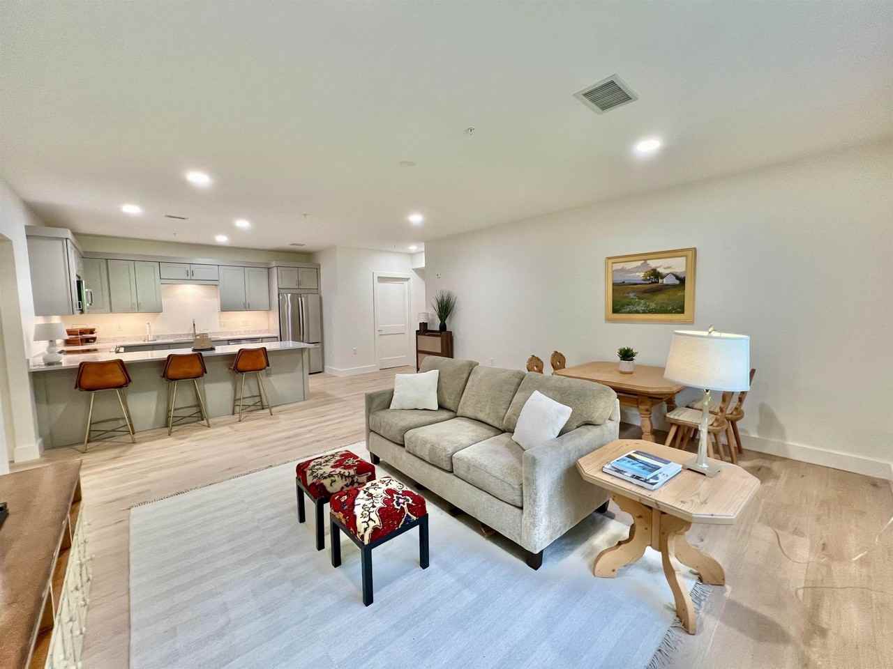 48 Della St - Photo 5 of 15