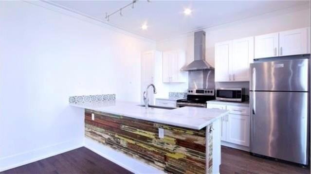 210 S Lopez St - Photo 3 of 8