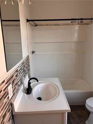 1472 N Claiborne Ave - Photo 5 of 11