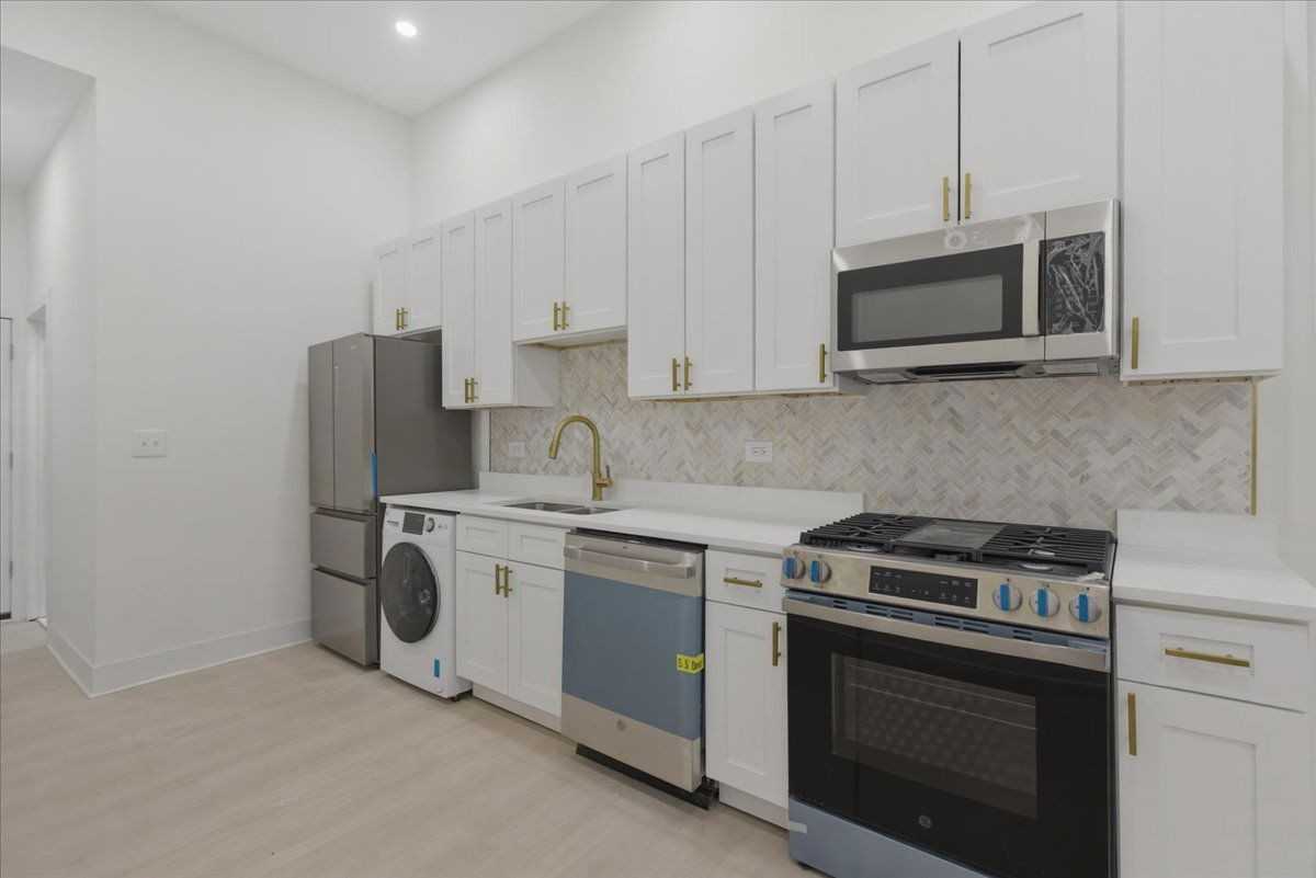 2234 W Irving Park Rd #1