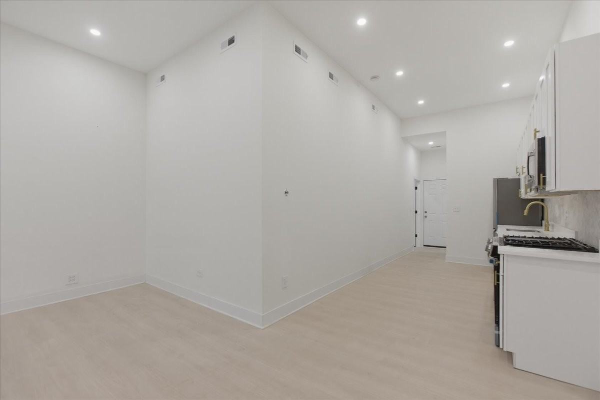 2234 W Irving Park Rd #1 - Photo 4 of 8