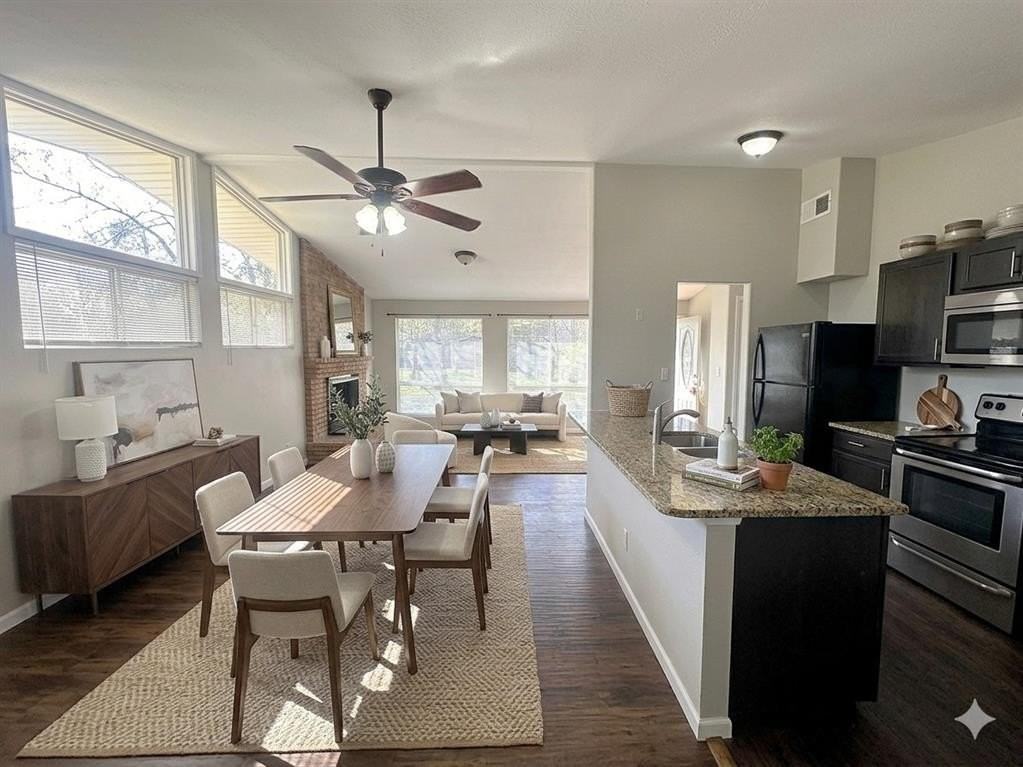 149 Hedgerow Ln - Photo 4 of 17