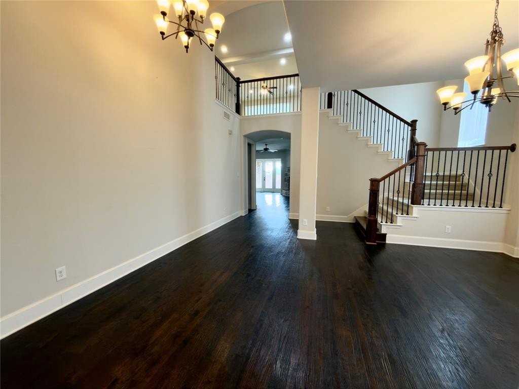 408 Paluxy Dr - Photo 3 of 39