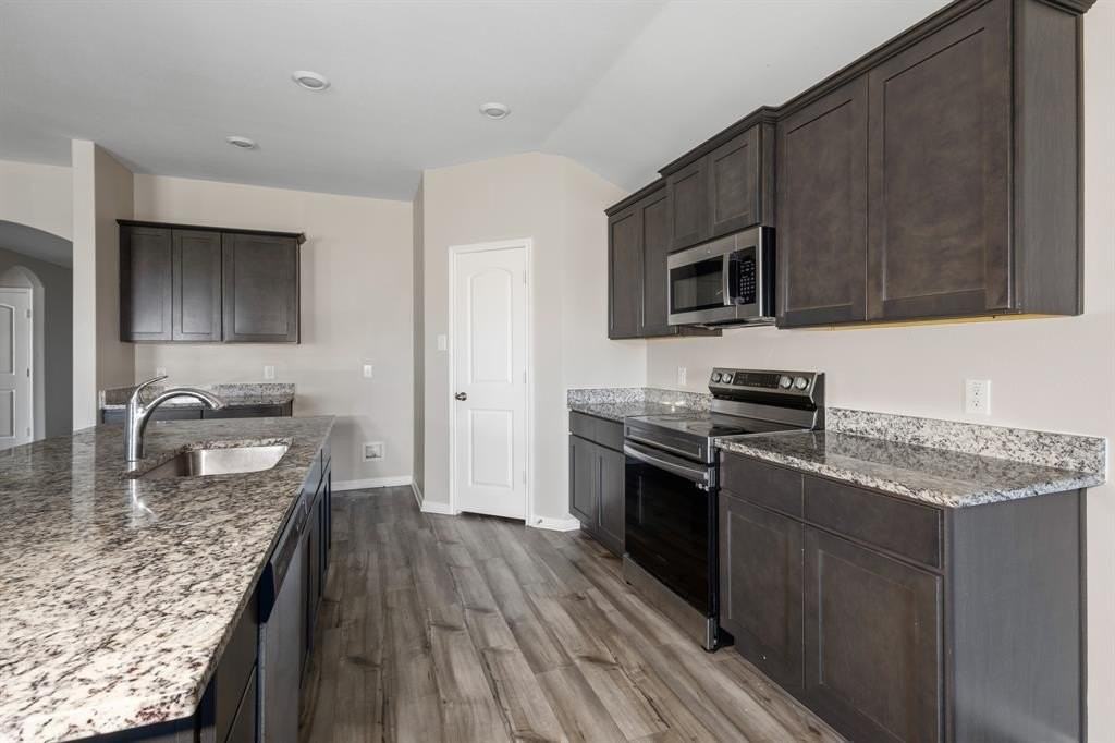 627 Aqueduct Dr - Photo 3 of 20