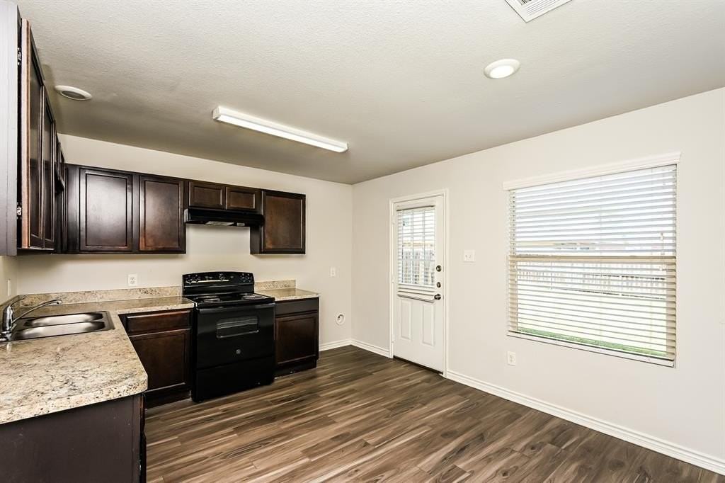 4200 Summersweet Ln - Photo 4 of 16