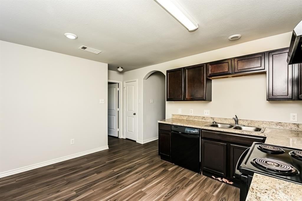 4200 Summersweet Ln - Photo 5 of 16