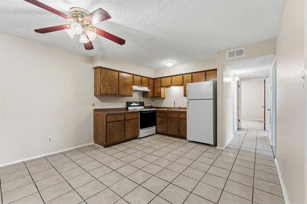 410 W Franklin St #6 - Photo 4 of 15