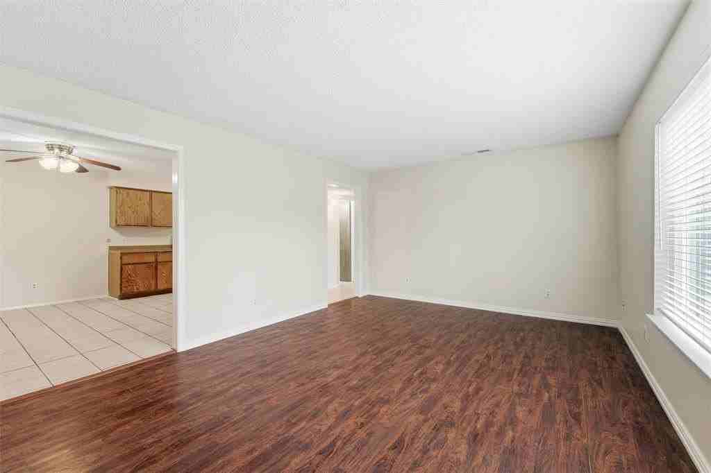 410 W Franklin St #6 - Photo 5 of 15