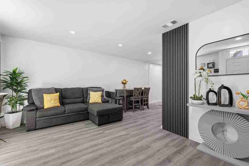 9829 Park Lane Ct #B - Photo 3 of 36