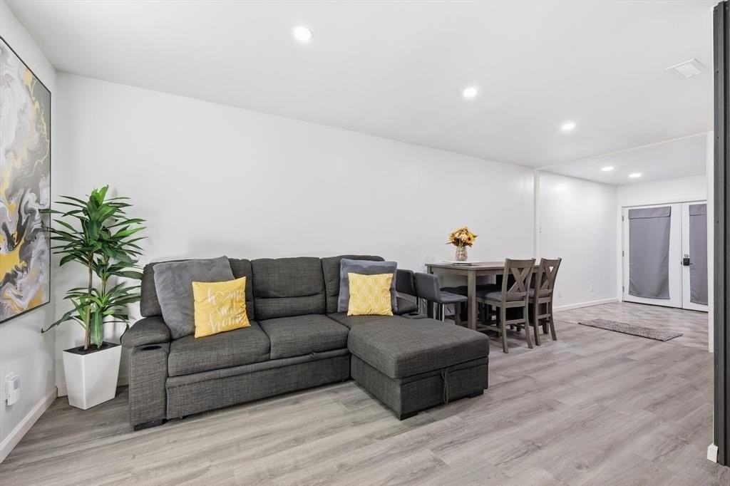 9829 Park Lane Ct #B - Photo 5 of 36