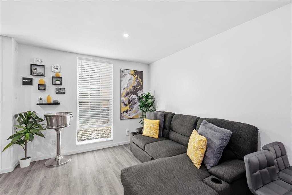 9829 Park Lane Ct #B - Photo 6 of 36