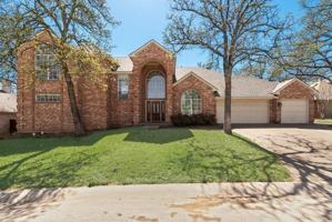 featured image of 608 Hawthorn Cir