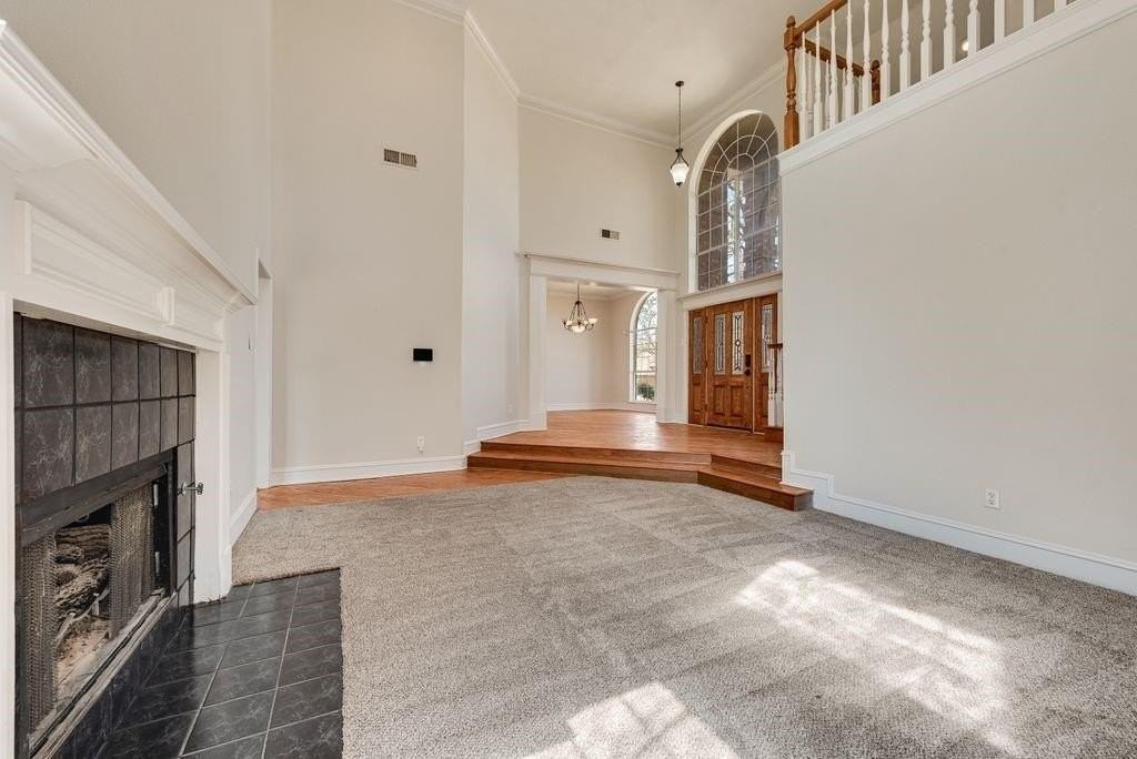 608 Hawthorn Cir - Photo 5 of 30