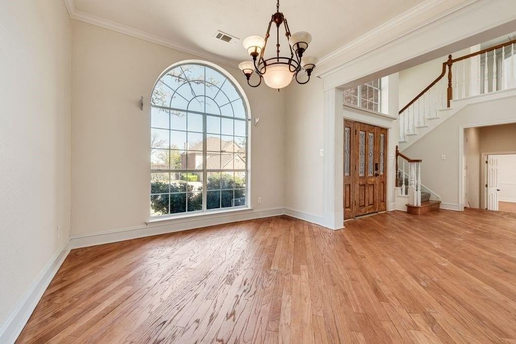 608 Hawthorn Cir - Photo 6 of 30