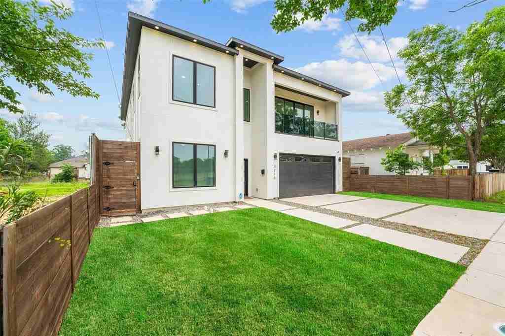 3210 Herbert St - Photo 3 of 40